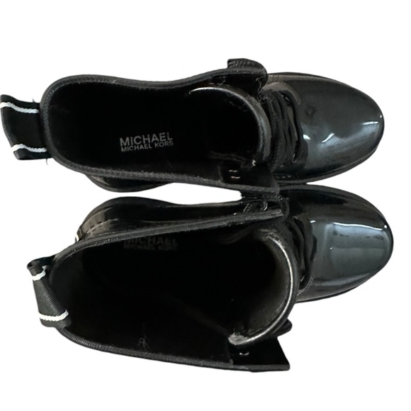 Women’s Michael Kors Black Patent Leather Boots w / Logo Backstrap, Size 7. - Picture 7 of 9